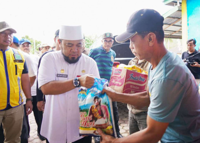 Gubernur Berikan Bantuan untuk Korban Banjir dan Longsor di Kepahiang