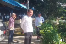 Wabup BS Gotong Royong Bersihkan Halaman Kantor Bupati
