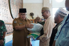 Jelang Ramadhan, Pemkot Bengkulu Bagikan Paket Sembako untuk Pengurus Mesjid
