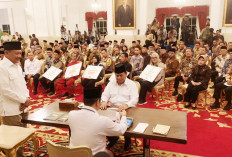 Presiden Prabowo dan Gibran Bayar Zakat di Istana Negara
