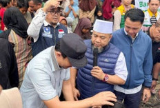 Dampingi Gubernur, Bupati Bengkulu Utara Serahkan Bantuan untuk Korban Bencana Sumatera Barat