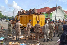 Masih Bandel, Ratusan Lapak PKL Pasar Minggu Diangkut Satpol PP