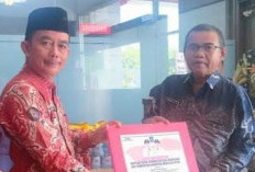 Wabup Sumarno Serahkan Bantuan untuk Korban Kebakaran di Banjarsari Enggano