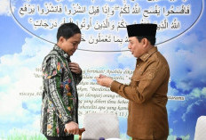 Menteri Kehutanan Dapat Kado Spesial dari Walikota Bengkulu