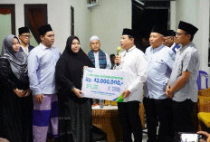 Walikota Bersama PLT Sekda Serahkan Sertifikat 4 In 1