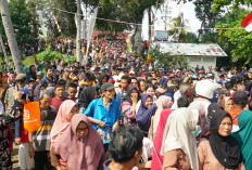 Empat Orang Pingsan, Ribuan Masyarakat Antusias Ikut Pembagian Ikan Bandeng 