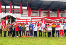 Gelorakan Semangat Kemerdekaan, Pemkab Bengkulu Utara Bagikan Bendera Merah Putih