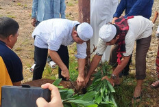 Dedy-Ronny Shalat Id di Masjid At-Taqwa, Potong Kurban di Masjid Merah Putih
