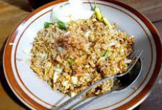 Mencoba Nasi Goreng Anglo, Makanan Khas Kediri yang Menggugah Selera dan Sudah Berdiri Sejak Puluhan Tahun