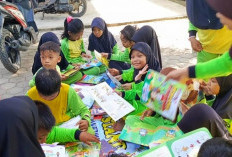 Pelajar Mukomuko Sambut Perpustakaan Keliling