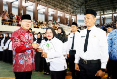 Serahkan SK, Gubernur Bengkulu Pastikan Pengangkatan PPPK  Gratis