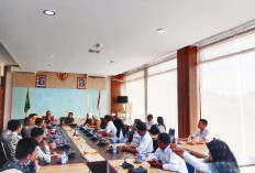 Komisi IV Bahas Aspirasi PTT Tenaga Administrasi Sekolah Bersama Forum PTT