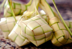 Gampang Banget, Cara Membuat Ketupat Lebaran dari Beras
