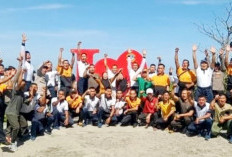 HUT ke 79, TNI Bersih Pantai Seluma