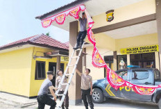 Semarak HUT RI ke 79, Polsek Enggano Pasang Umbul-umbul dan Dekorasi Merah Putih