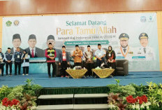 Disambut Kakanwil Kemenag, 423 Jamaah Calon Haji Tiba di Embarkasi Antara Bengkulu