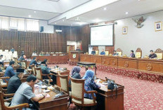 DPRD Provinsi Bengkulu Sahkan APBD 2025, Defisit Rp 76 Miliar Menanti Solusi