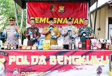 1.800 Botol Miras dan  1.000 Bungkus Rokok Ilegal Dimusnahkan