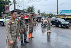 Banjir Rawa Makmur: Satpol PP Terapkan Rekayasa Lalin Satu Arah di Jalur Alternatif