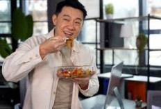 Apa Hukum Makan Berdiri, Mengapa Tidak Dianjurkan