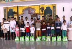 Pemkab Seluma Serahkan Da'i Desa dan Salurkan Santunan Anak Yatim