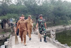Walikota Bersama 150 Personel Brigif TP 88/KBK, Kodam Raden Inten Bersihkan Joging Track Pantai Panjang