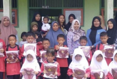 Dinas Dikbud Seluma Bagikan Seragam Sekolah Gratis