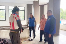 Dinsos Kota Bengkulu Bawa Gelandangan Sakit ke RSHD Kota Bengkulu