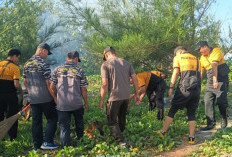 Polres Bersihkan Pantai Pasar Seluma 