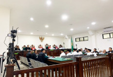 Mantan Kepala Biro Umum Dicecar Habis-habisan