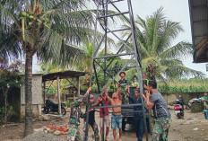 Warga Bersama Satgas TMMD Ke-124 Kodim 0408/BS Bangun Tower Air