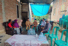 Wakil Bupati Kaur Santuni Keluarga Korban Tenggelam di Sungai Muara Sambat