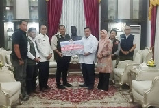 Peduli Warga, Bupati Mukomuko Salurkan Langsung Bantuan Bencana ke Sumatera Barat
