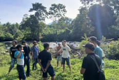 Polisi Buru Pelaku Penusukan Istri dan Bapak Kandung