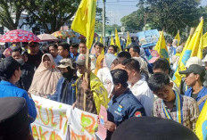 PMII Seruduk Kantor Gubernur, Desak Janji Helmi Hasan yang Tak Kunjung Terpenuhi