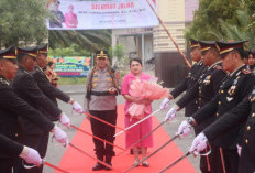 Pisah Sambut Kapolres Kaur Diwarnai Pedang Pora
