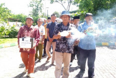 Gelar Ritual Adat di Depan Kantor PN Mukomuko, 3 Petani Ipuh Nyatakan Banding