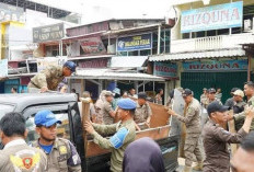 Tim Gabungan Sita Barang Dagangan PKL Panorama