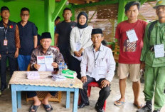 Bupati Kaur Gunakan Hak Pilih di TPS 1 Desa Pulau Panggung