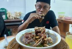 Mencoba kelezatan rawon tulang H. Nawi: kuliner Khas Gresik yang tak pernah sepi pengunjung