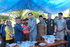 Bupati Bantu Korban Banjir di Desa Air Kering II 