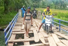 Hujan Deras, Sungai Kedurang Meluap Hanyutkan Jembatan Sentra Produksi di Desa Lawang Agung