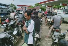 Antrean BBM di Seluma Masih Banyak Pengunjal