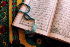 Mengamalkan Surat Al Mulk, Manfaatnya Dilindungi dari Siksa Kubur