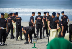 Korem 041/Gamas Bengkulu Gelar Aksi Karya Bakti Bersihkan Pantai Panjang