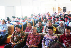 Pjs Bupati BU Wisuda 41 Lansia Sekolah Lansia Sido Lestari