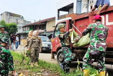 Sindir Pemda Bengkulu Selatan, Kodim 0408 BS Kaur Bersihkan Sampah Pasar Kutau