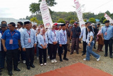 Calon Bupati Sulman Azis-Deni Setiawan ke KPU Kaur diantar Partai pengusung dan Relawan dengan Berjalan Kaki