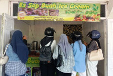 Laris Manis, Sop Buah Viral Toping Es Krim