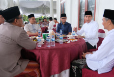 Bupati dan Wakil Bupati Kaur Kompak Sholat Idul Fitri 1446 H di Masjid Ash Sholihin Kausi Baru